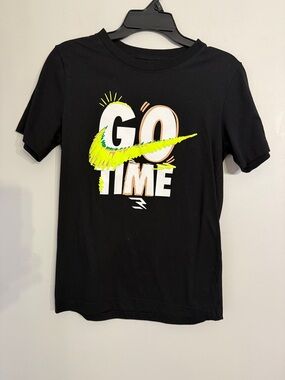 Nike boys black Shirt with Neon Yellow Size Medium